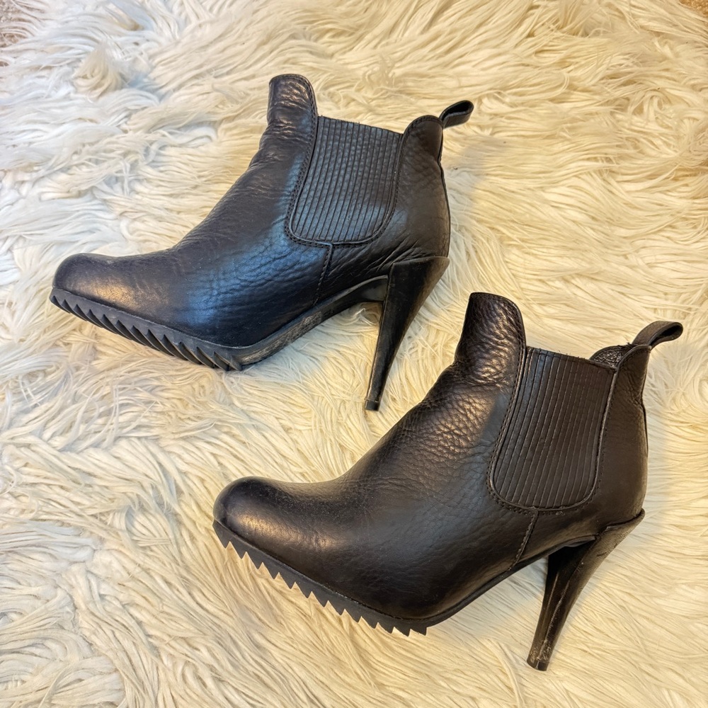 EUC Donald Pliner Edina High-Heel Platform Booties Ankle Boots 7